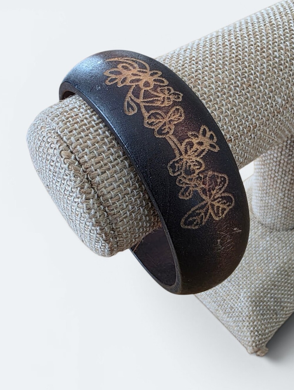Vintage Carved Wood Bangle Bracelet Clover Shamrock Flower Dark Brown Boho Retro